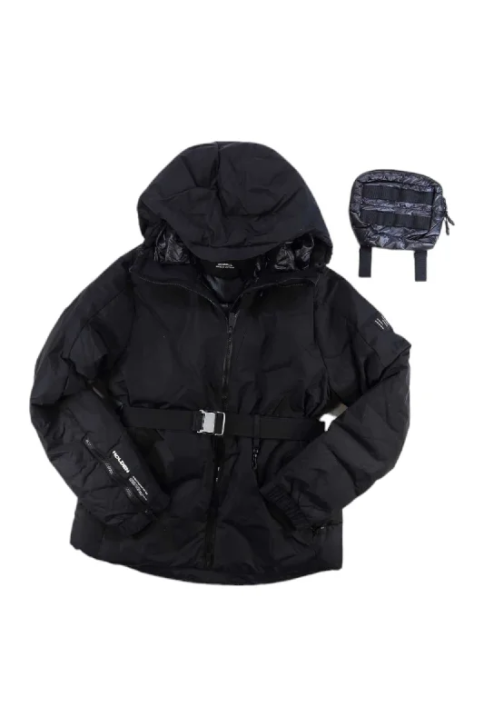 Jet-Black:#c4c8c6